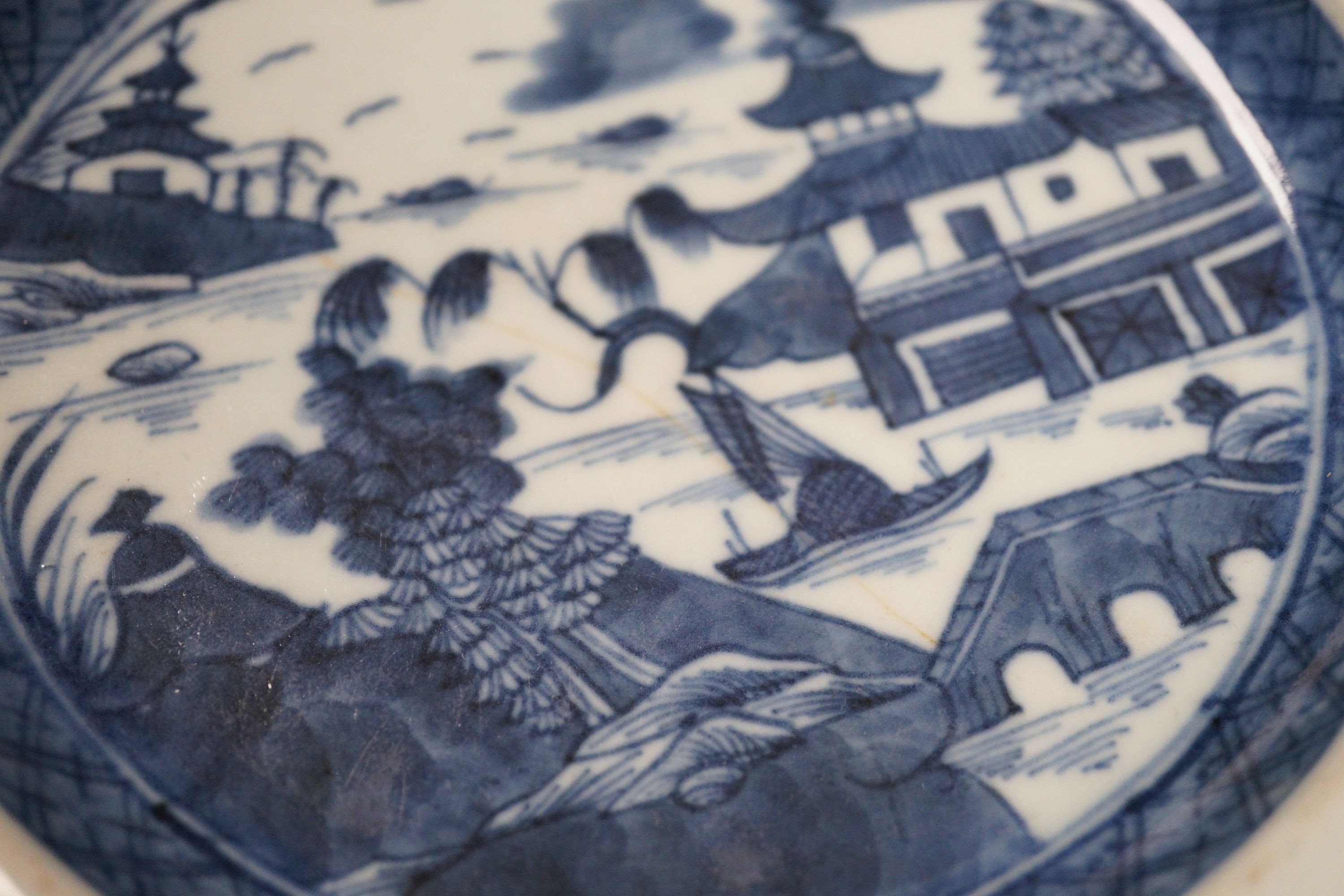 A 19th century Chinese blue and white warming plate, 26cm